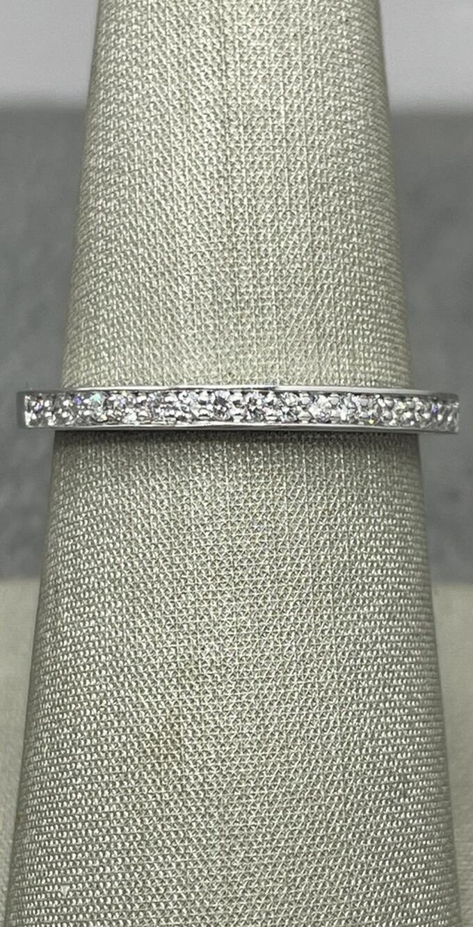 18K White Gold Diamond Band Ring (11052)